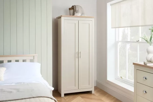 Farmhouse style Highgate wardrobe with double doors